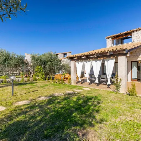 Del Moro, Free Wifi, 300mt From Sinzias' Vakantiehuis